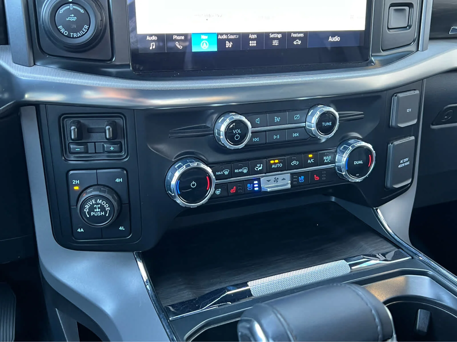 Used 2024 Avalanche Ford LARIAT image 38