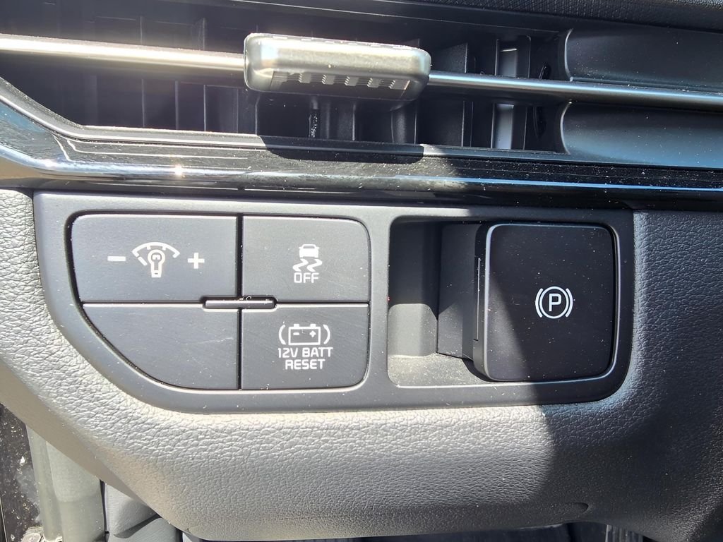 Used 2026 Fusion Black Kia S image 21