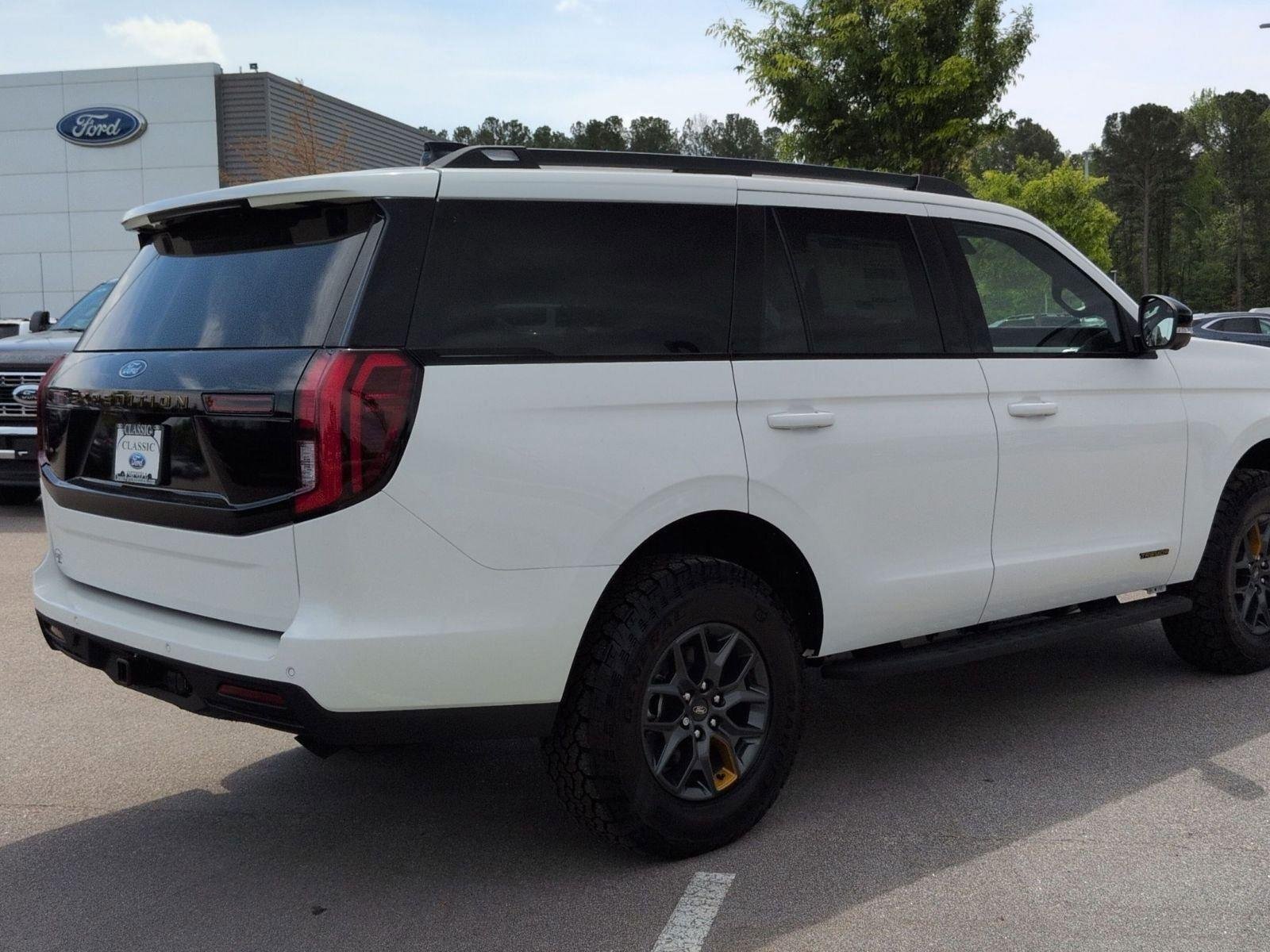 New 2026 Star White Metallic Tri-Coat Ford Tremor® image 5