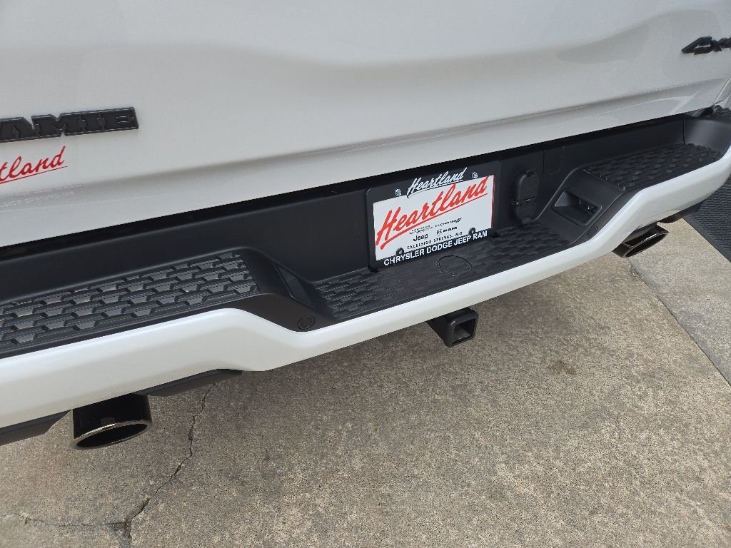 New 2026 Ivory White Tri-Coat Pearl-Coat Exterior Paint RAM Laramie image 25