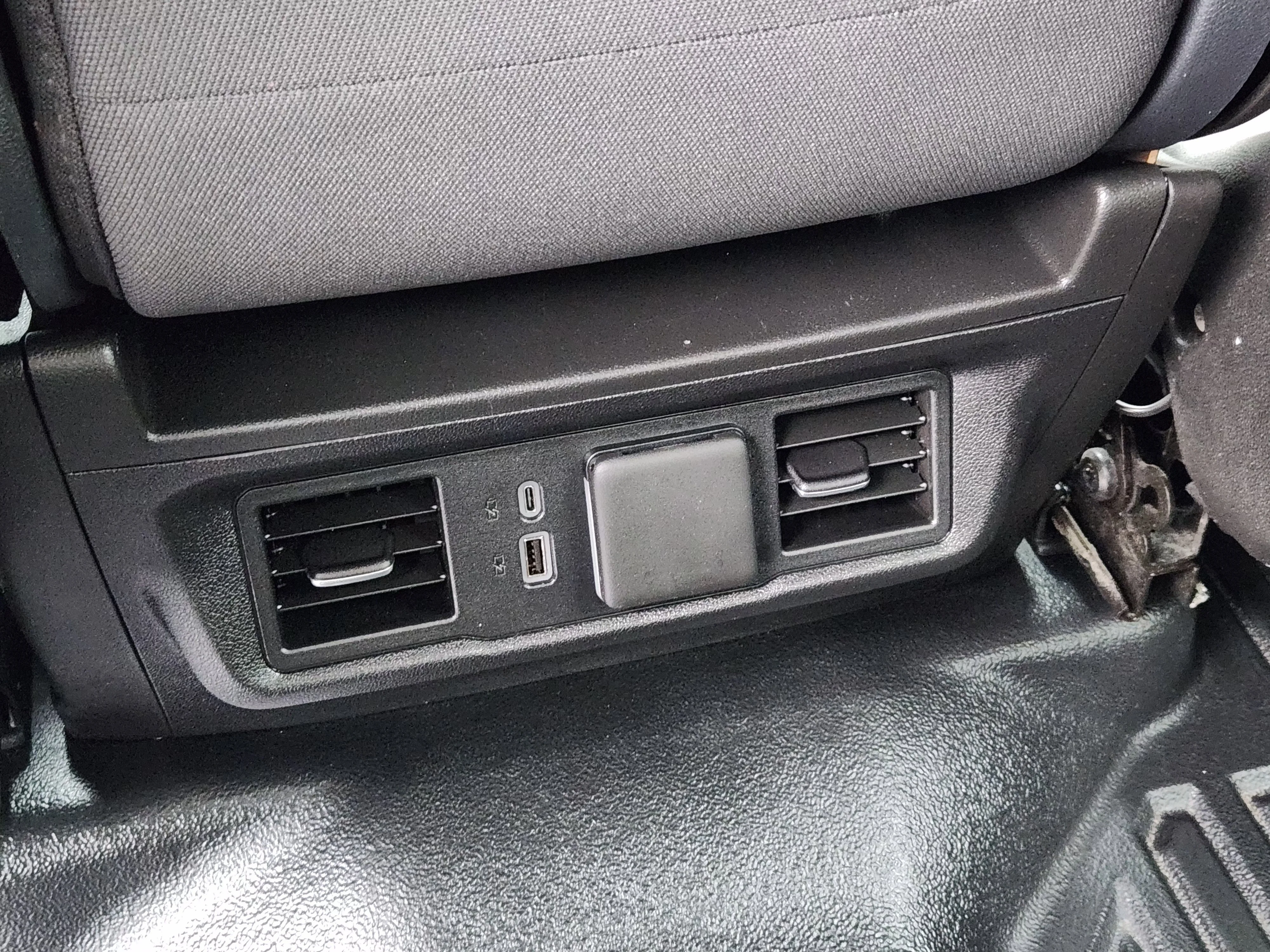 Used 2025 Summit White Chevrolet LT LT1 image 31