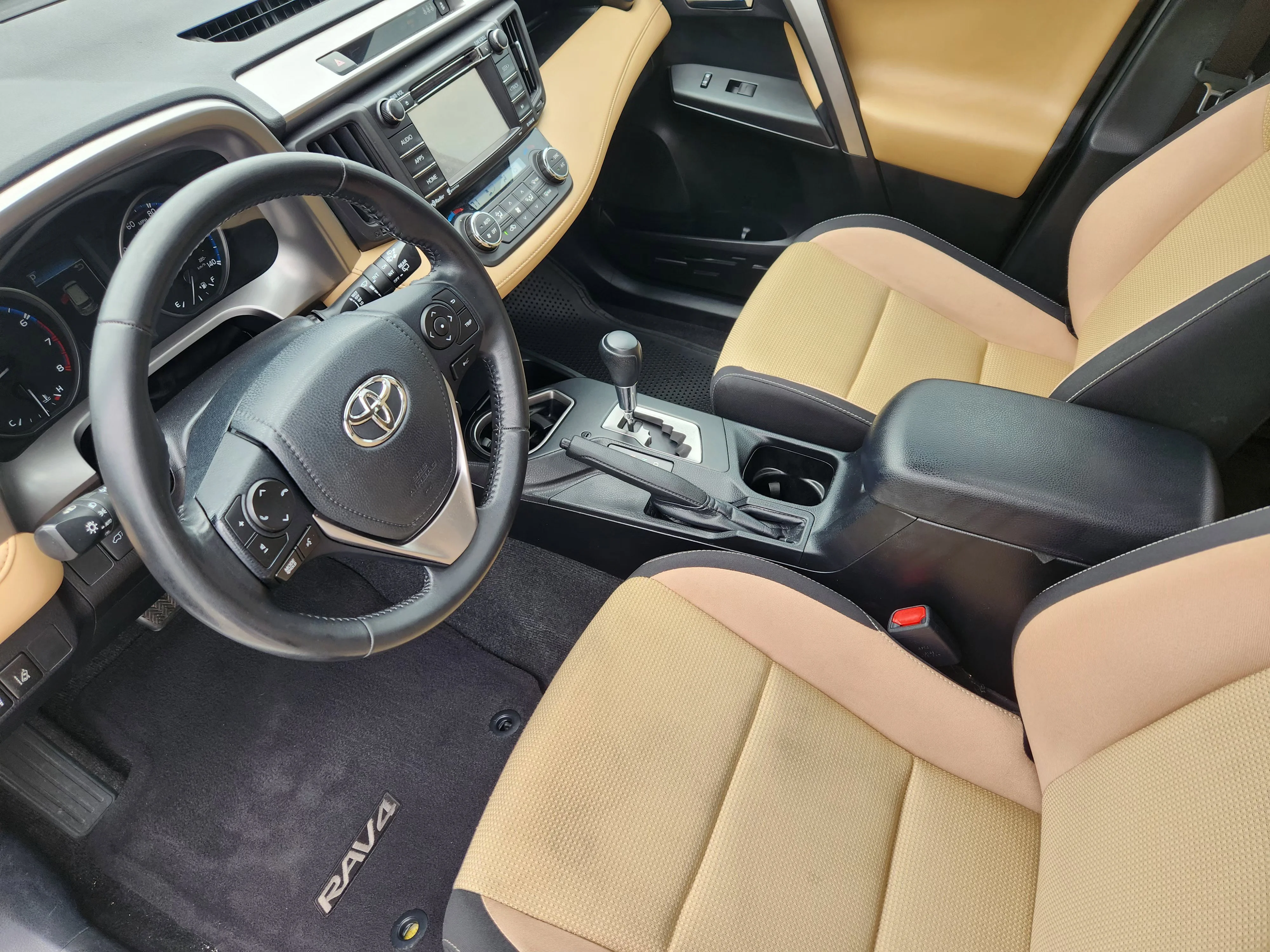 Used 2017  Toyota XLE image 12