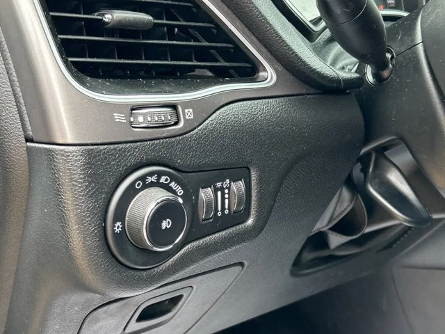 Used 2021 White Jeep Latitude Lux image 35