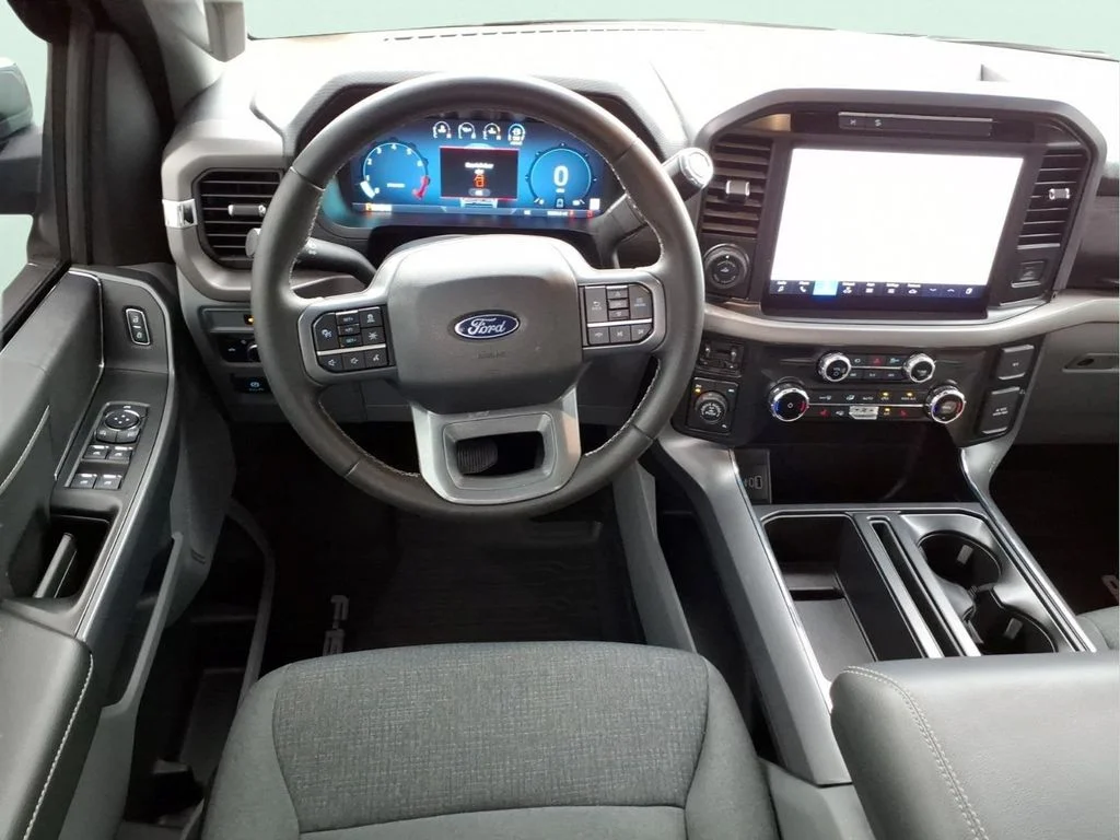 Used 2025 Blue Ford XLT image 18
