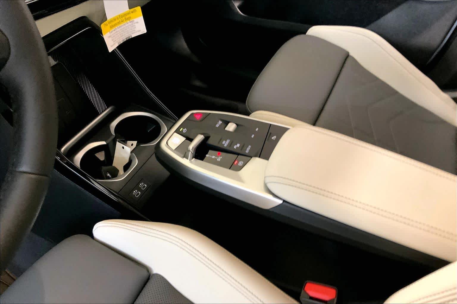 New 2026 Mineral White Metallic BMW xDrive28i image 7