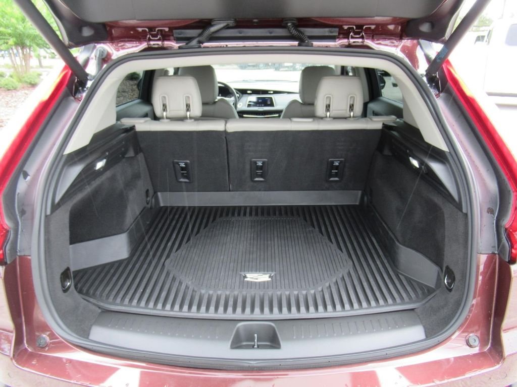 Used 2023  Cadillac Luxury image 33