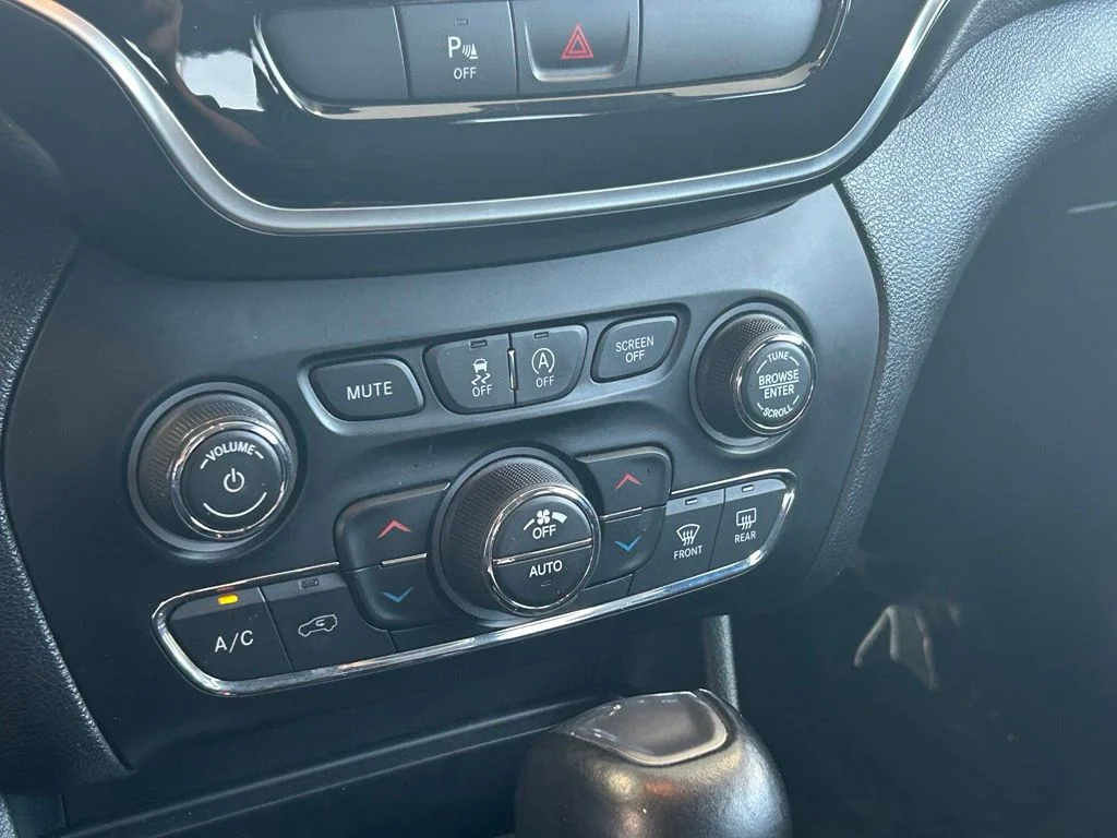 Used 2020 Black Jeep Limited image 23