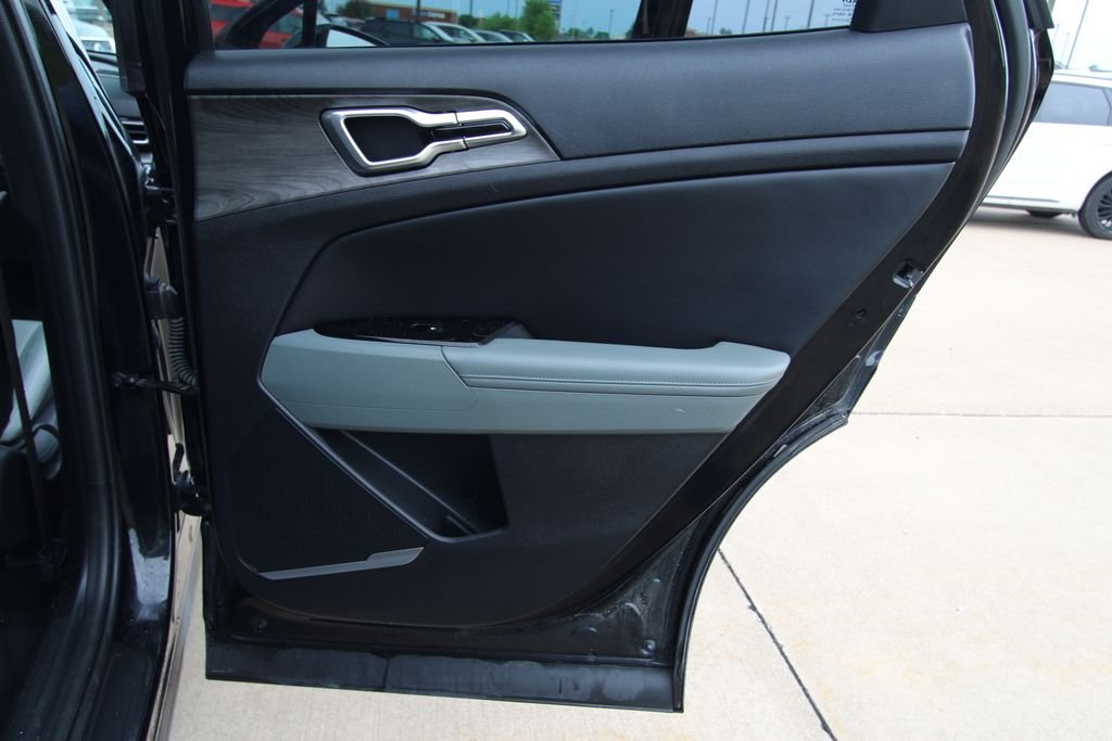 Used 2023 Black Kia X-Line image 43