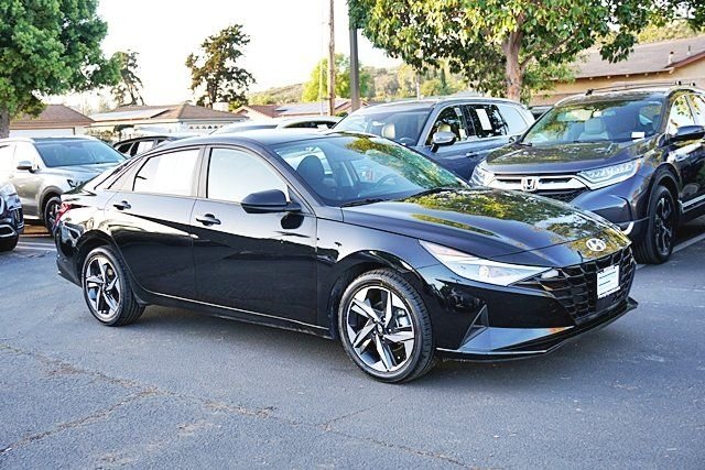 Used 2023 Black Hyundai SEL image 5