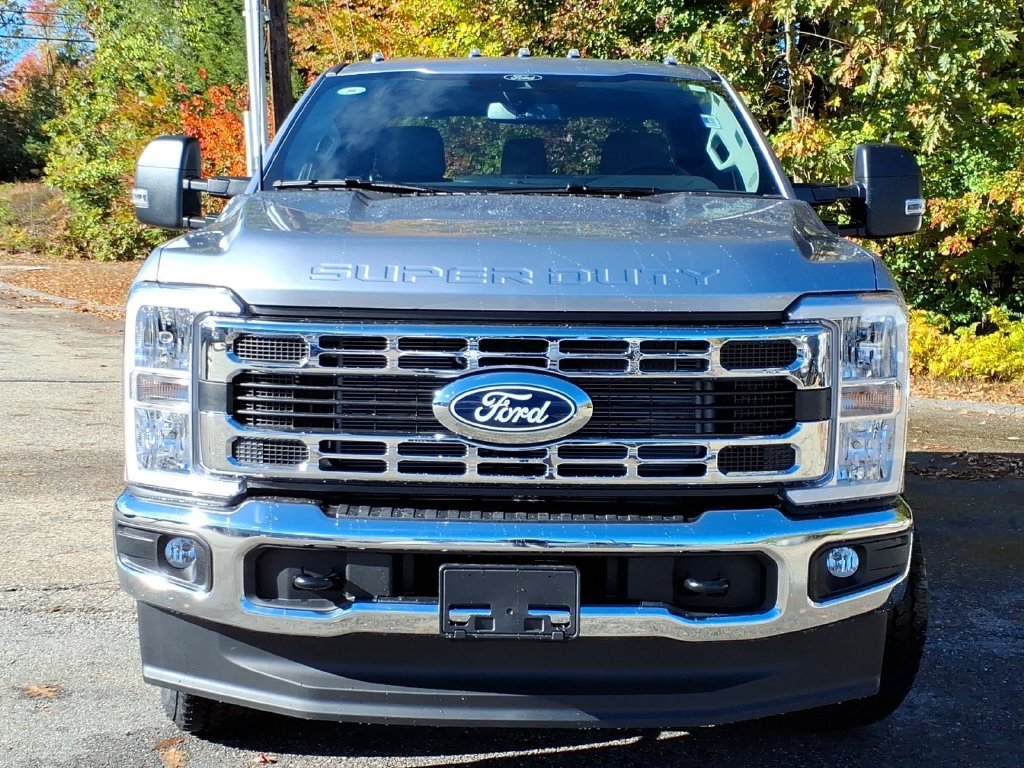 New 2027 Iconic Silver Metallic Ford F-250® XLT image 3
