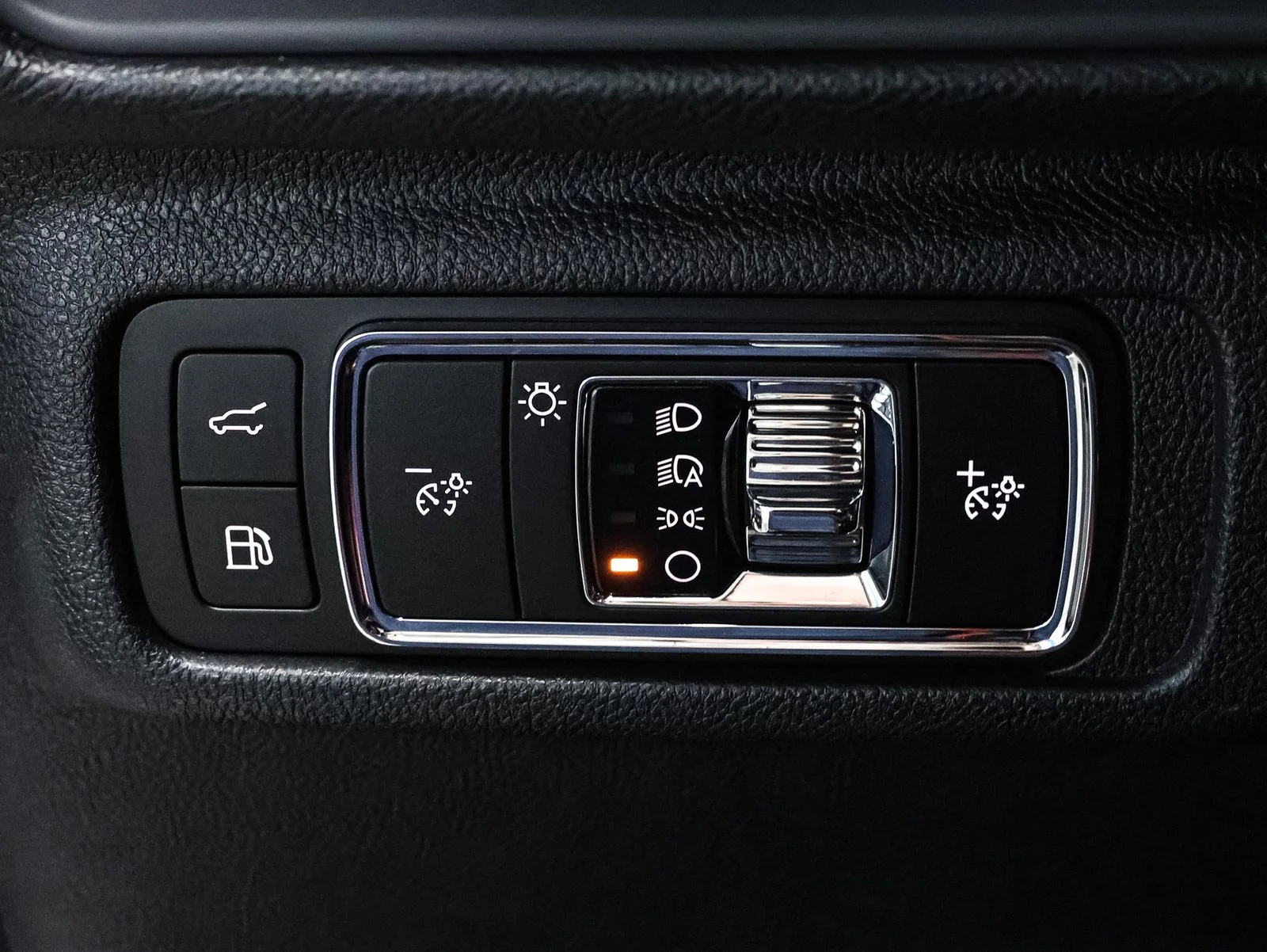 Certified Used 2025 White Lincoln Grand Touring image 32