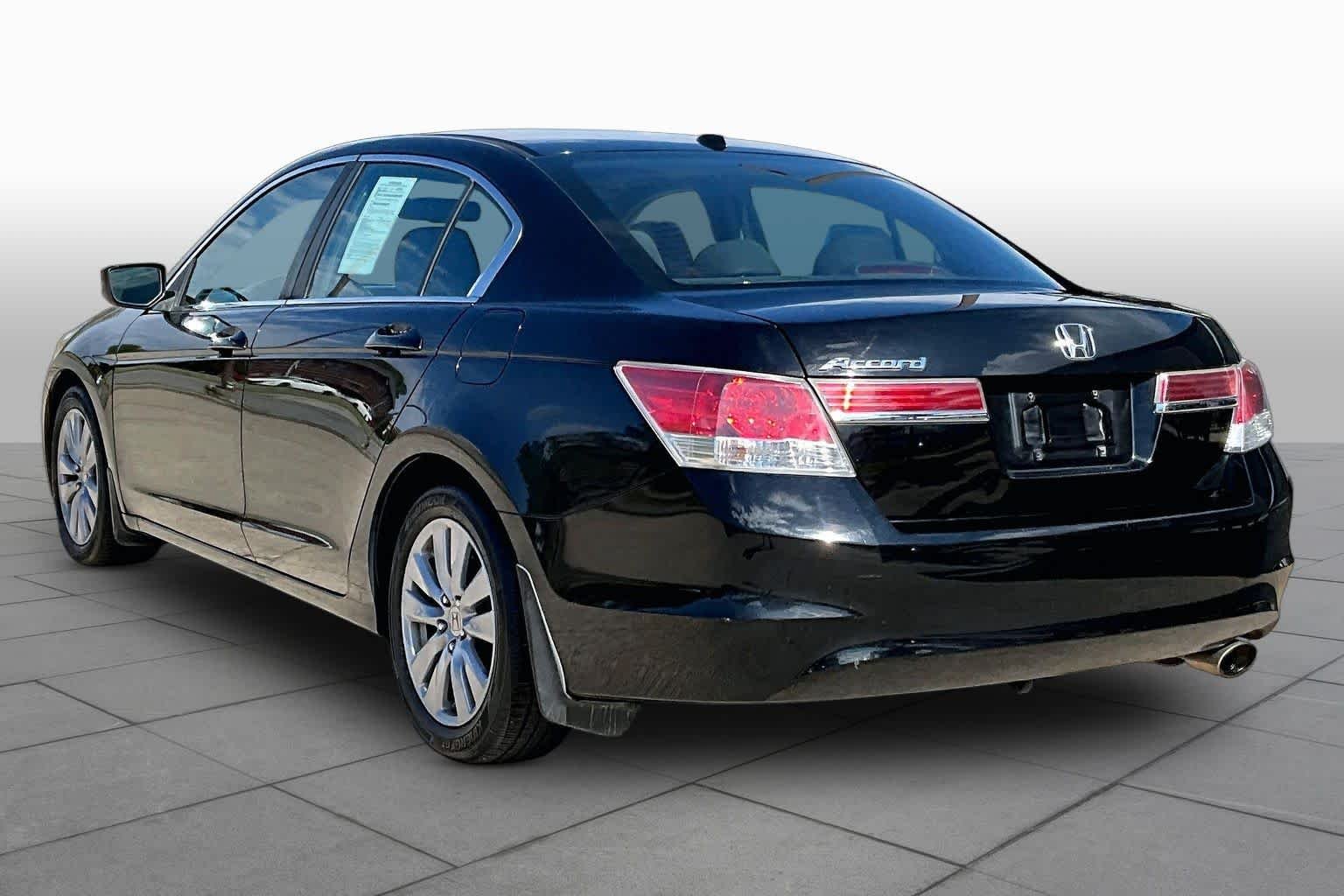 Used 2011 Crystal Black Pearl Honda EX-L image 10