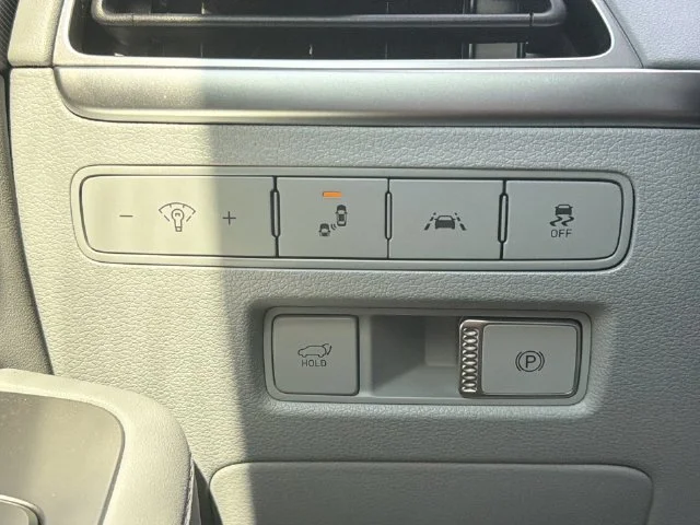 Used 2020 White Hyundai SEL image 28