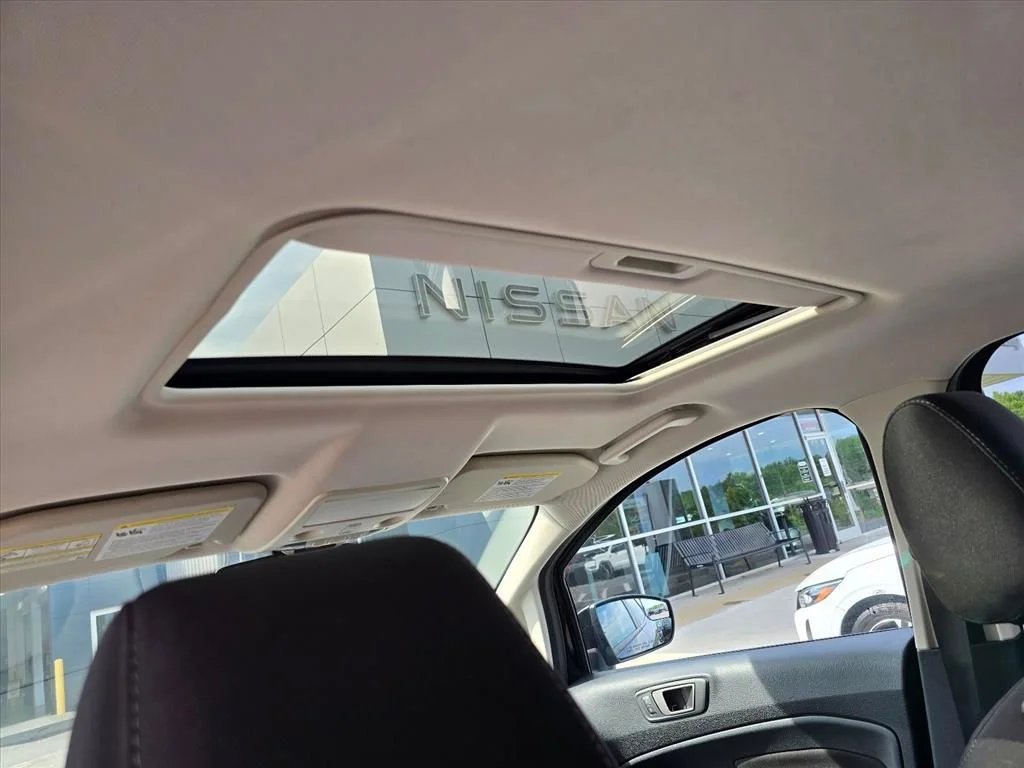 Used 2020 Black Ford SE image 9