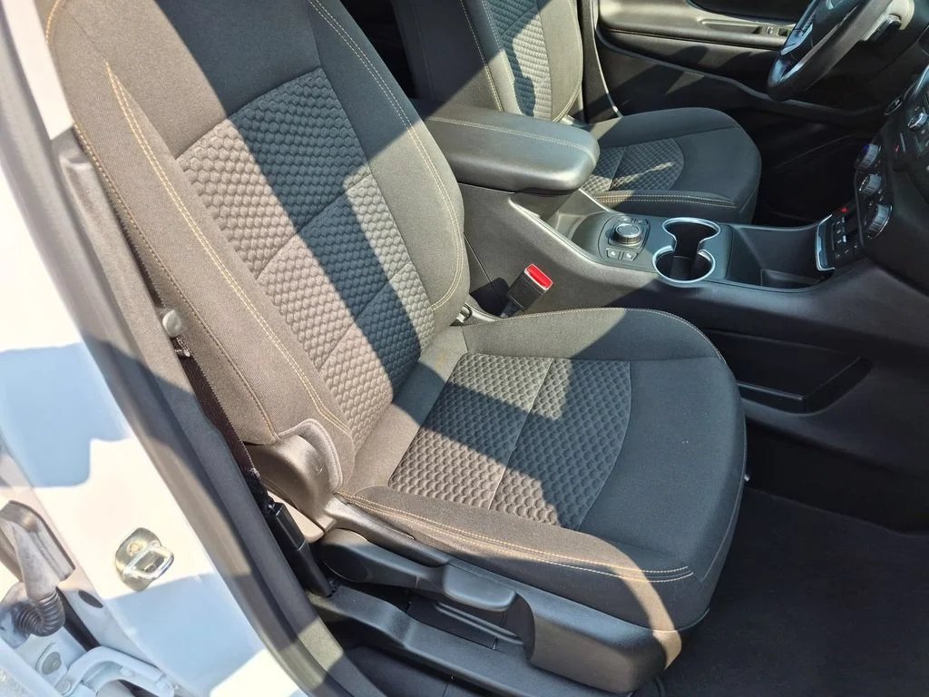 Used 2021 White GMC SLE image 25