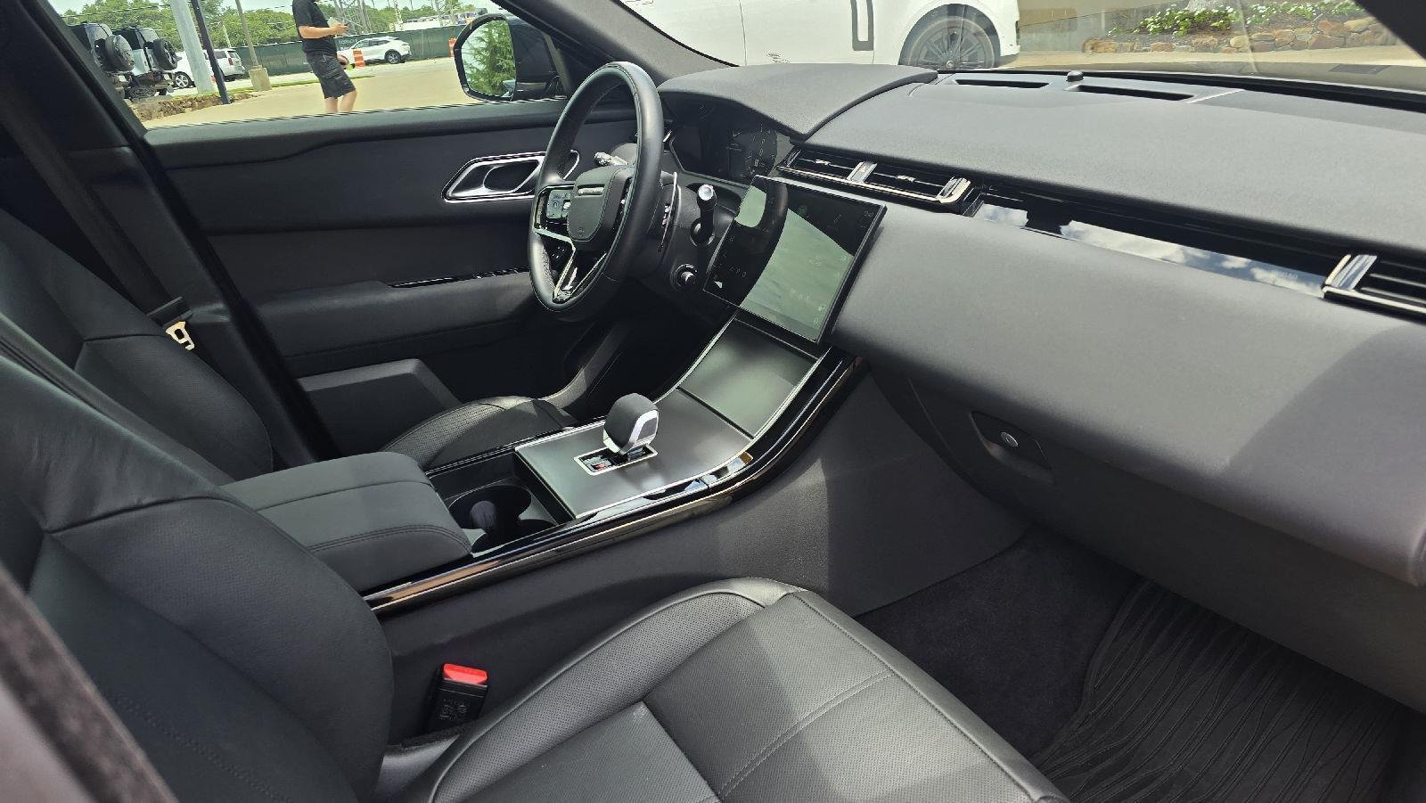 Used 2025 Charente Grey Land Rover Dynamic SE image 10