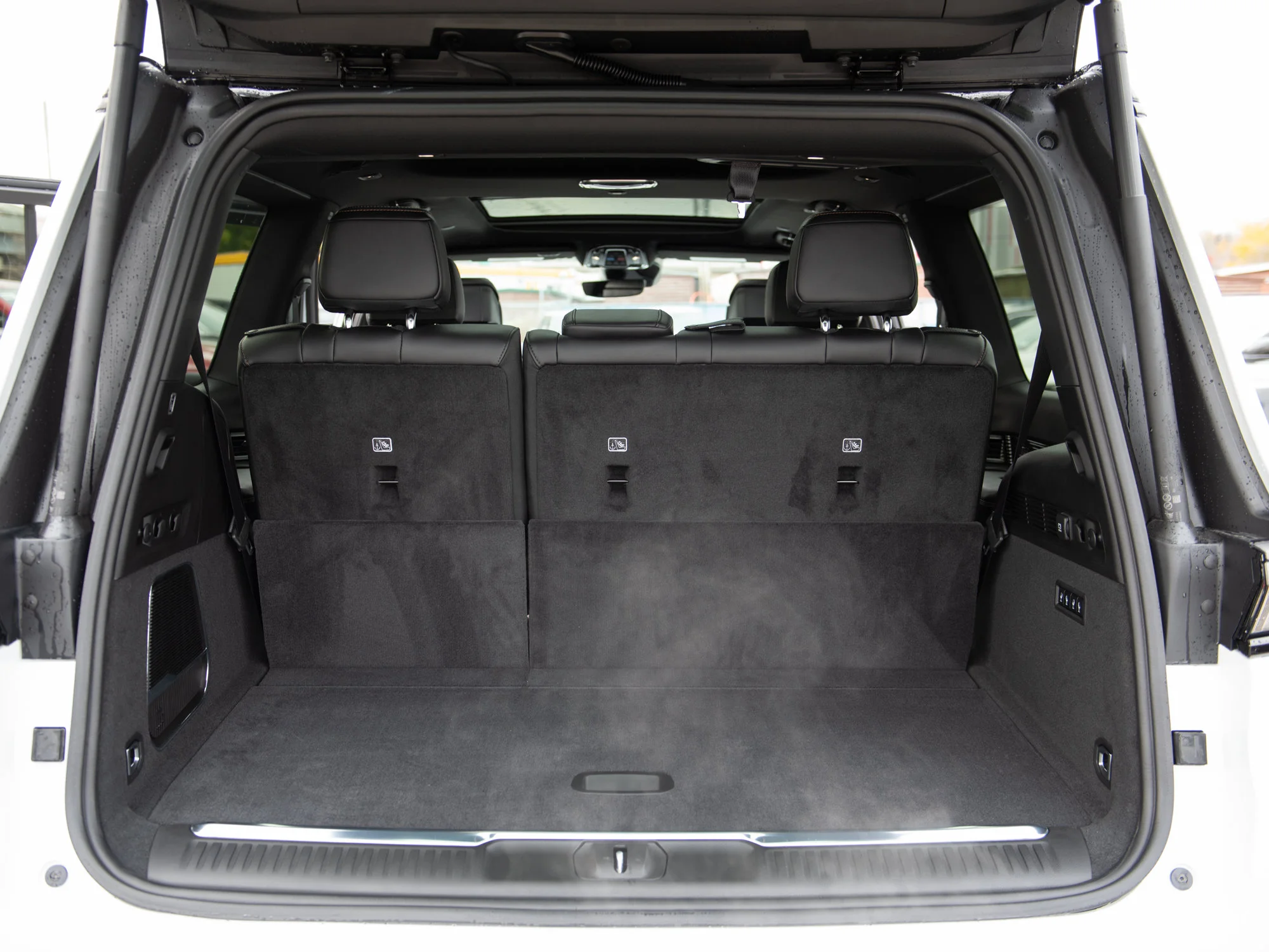 New 2027 White Jeep Summit Obsidian* 4x4, Rear DVD, Massage Seats, HD Trailer Tow Pkg image 28