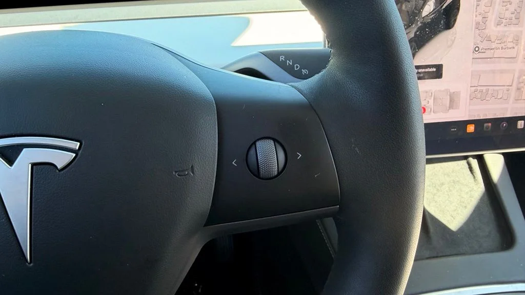 Used 2025  Tesla Long Range image 9