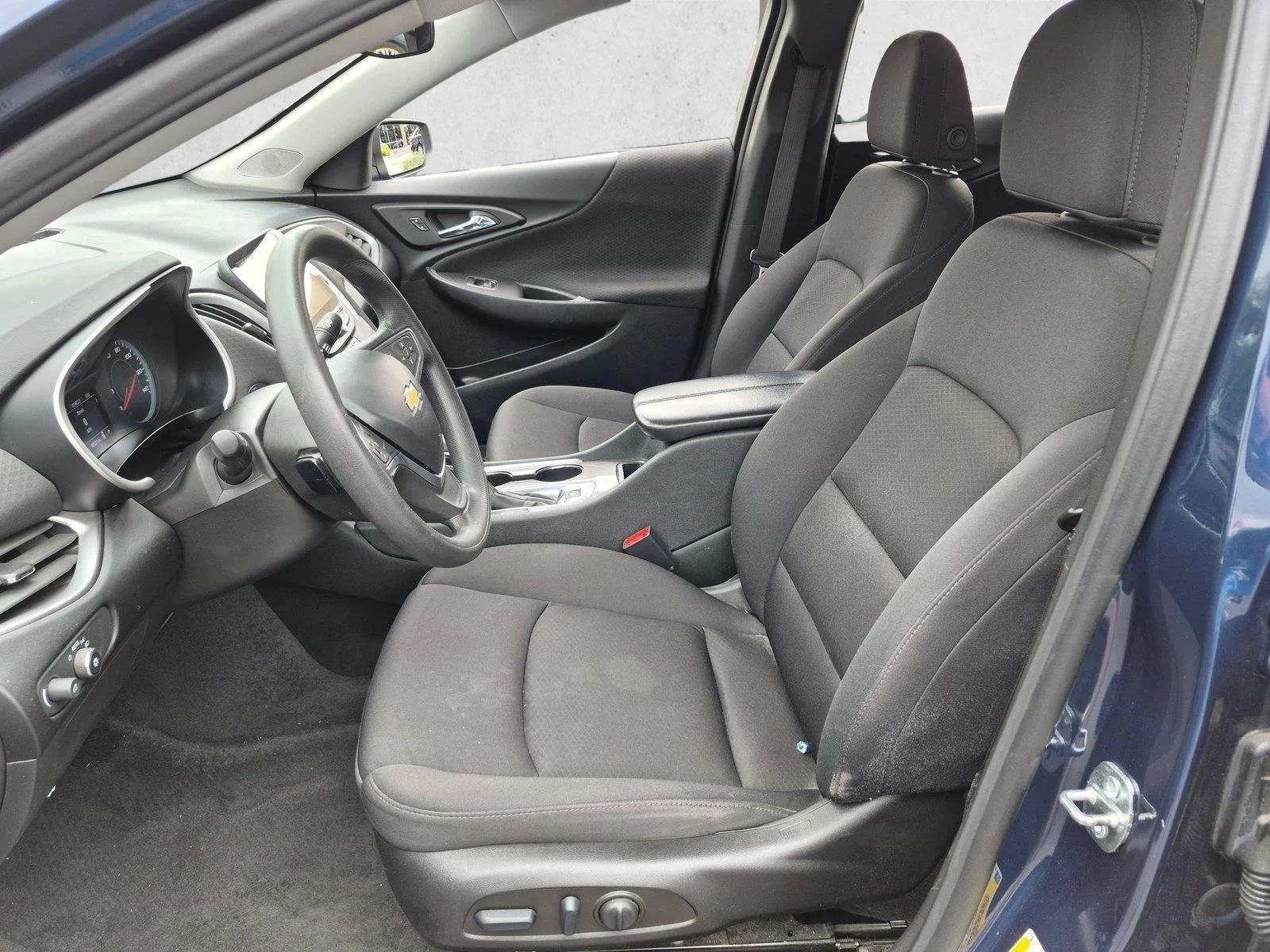 Used 2022 Northsky Blue Metallic Chevrolet LT image 10