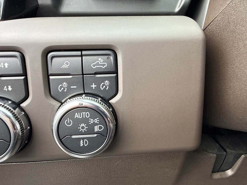 Used 2024 Silver GMC Denali image 29