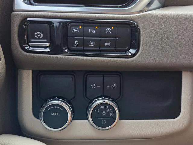 Used 2025 White GMC Denali image 18