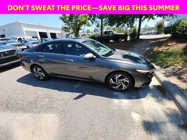 Used 2025 Gray Hyundai SEL Convenience image 13