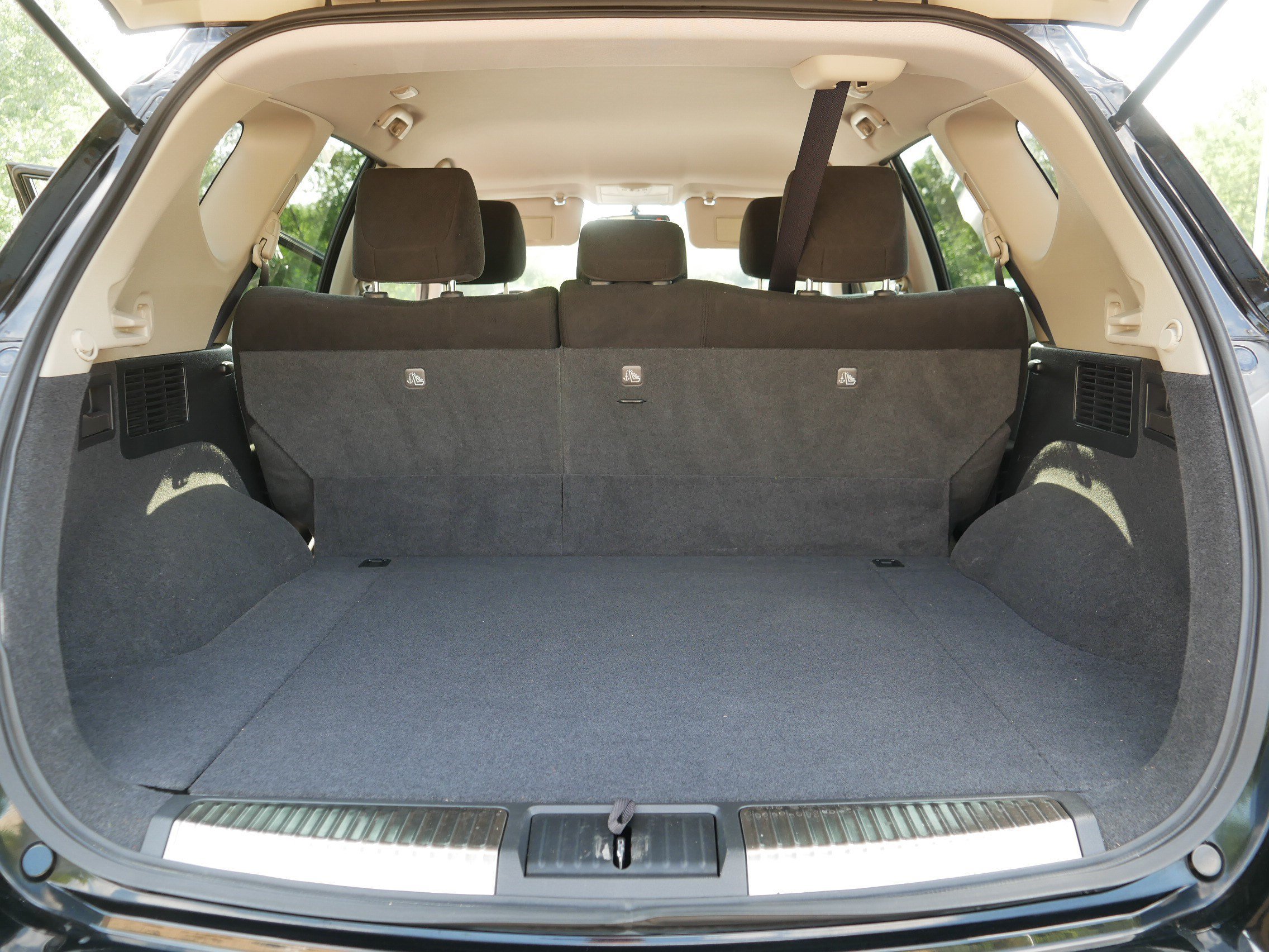 Used 2014 Super Black Nissan SV image 18