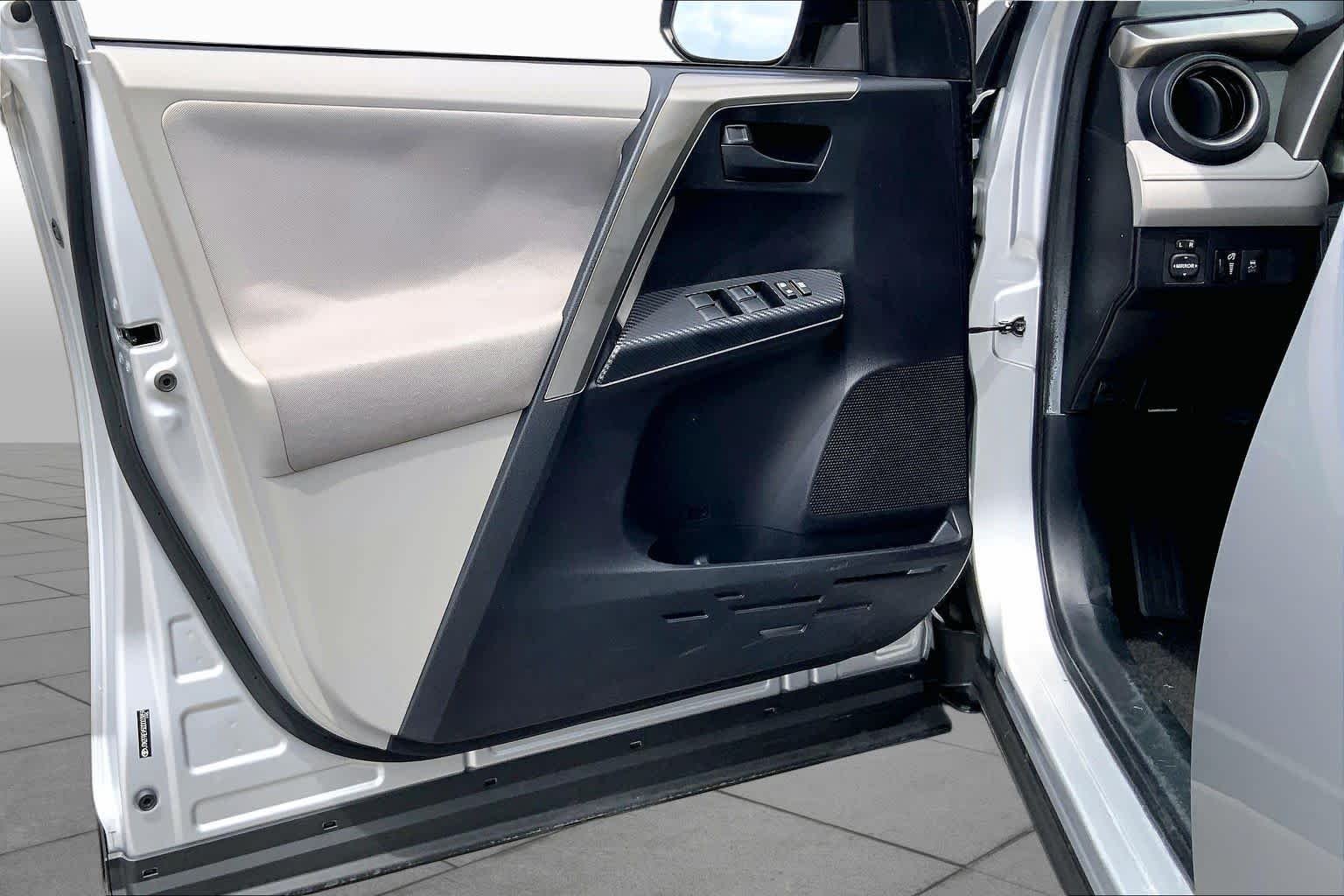 Used 2013 Classic Silver Metallic Toyota LE image 22