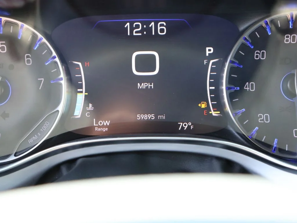 Used 2025 White Chrysler Limited image 29