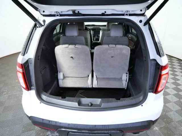 Used 2011 White Ford Limited image 8