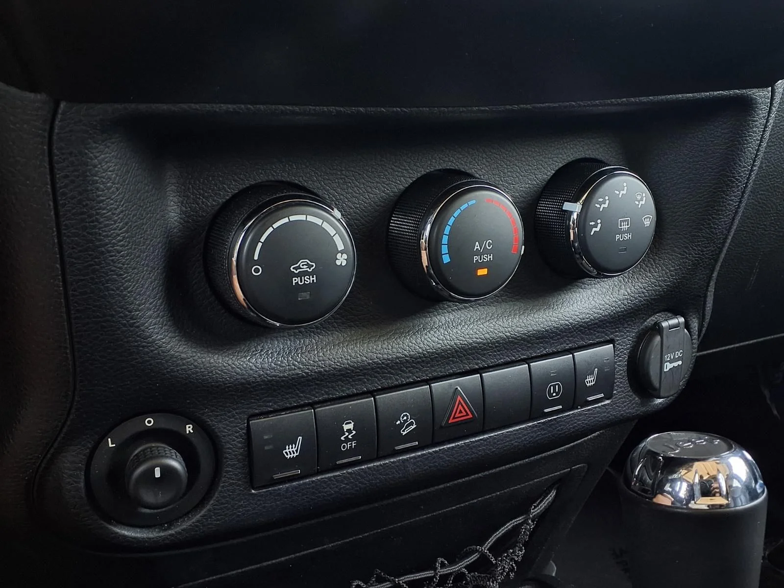 Used 2014 Blue Jeep Unlimited Sahara image 11