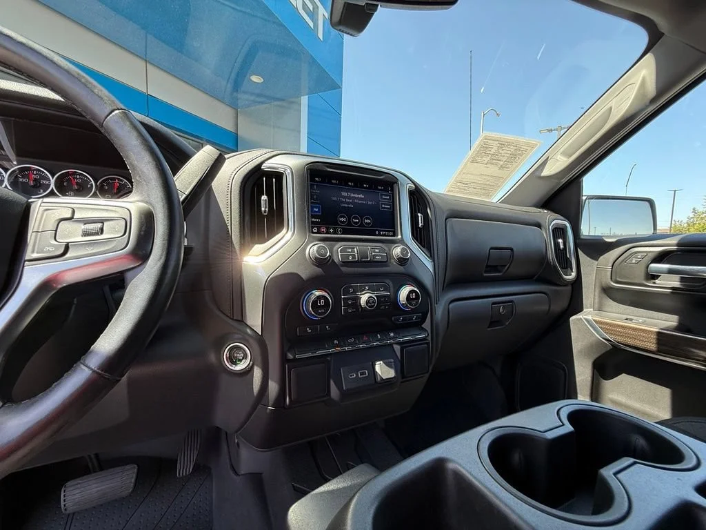 Used 2020 SUMMIT WHITE Chevrolet LT image 23