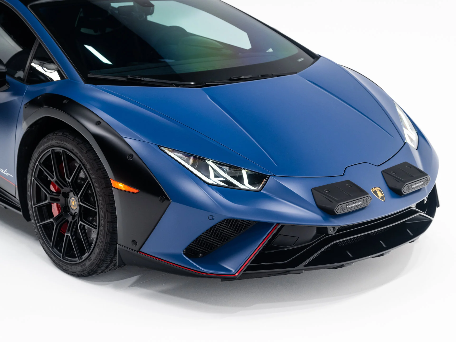 Used 2023 Blu Grifo Matte Lamborghini  image 13