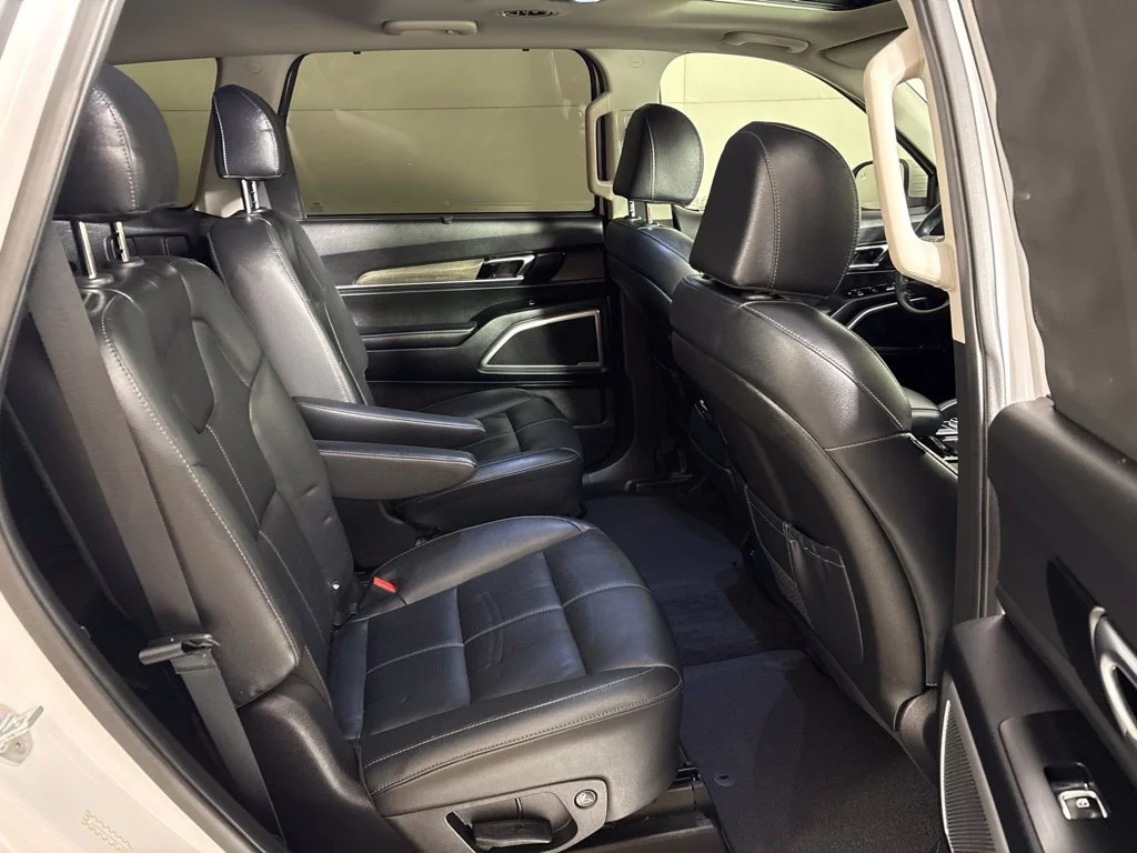 Used 2022 White Kia EX image 19