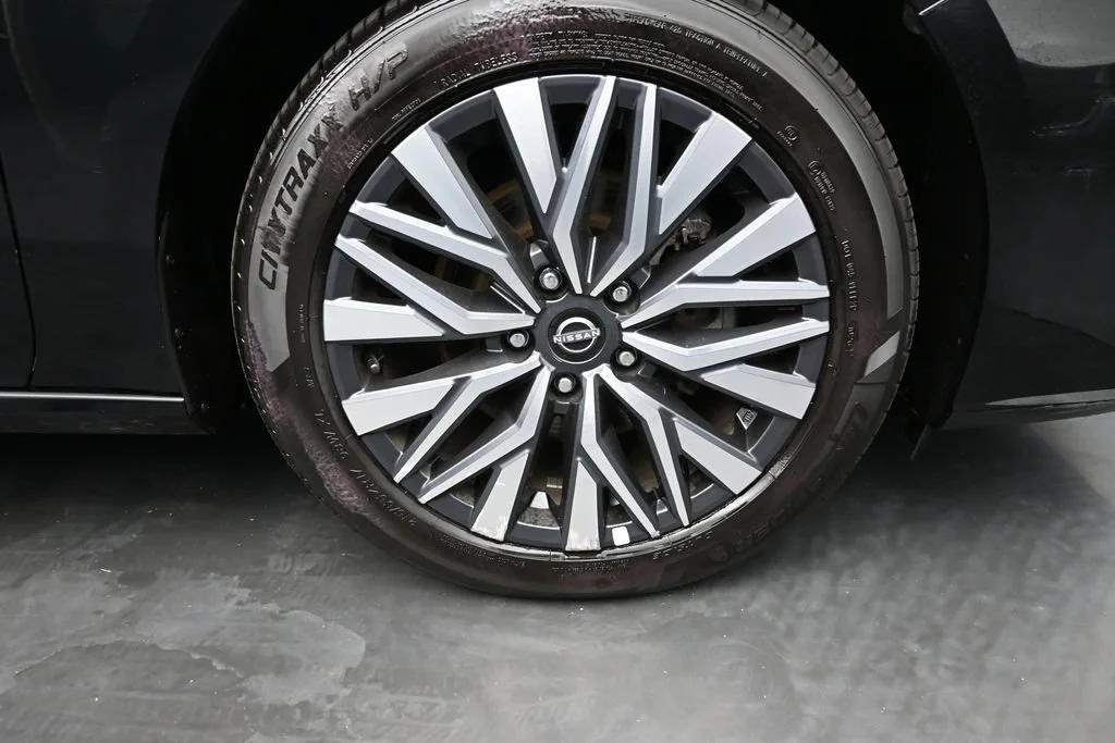 Used 2025 Black Nissan 2.5 SV image 10