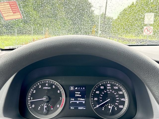 Used 2017 White Hyundai SE image 15