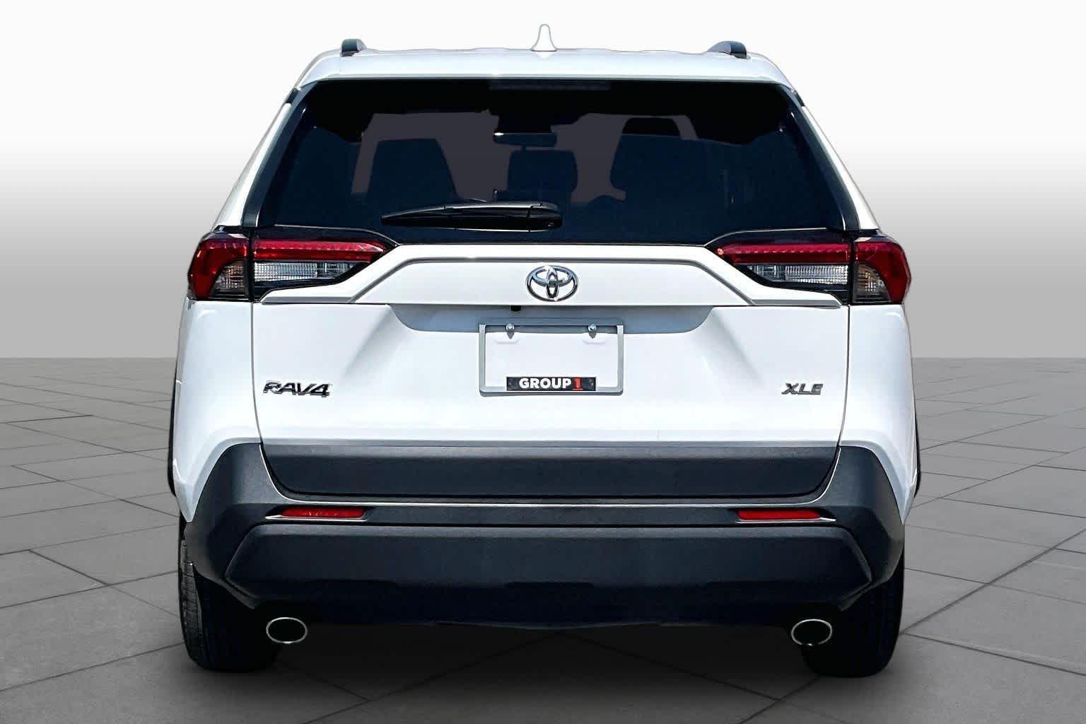 Used 2025 Ice Cap Toyota XLE image 5