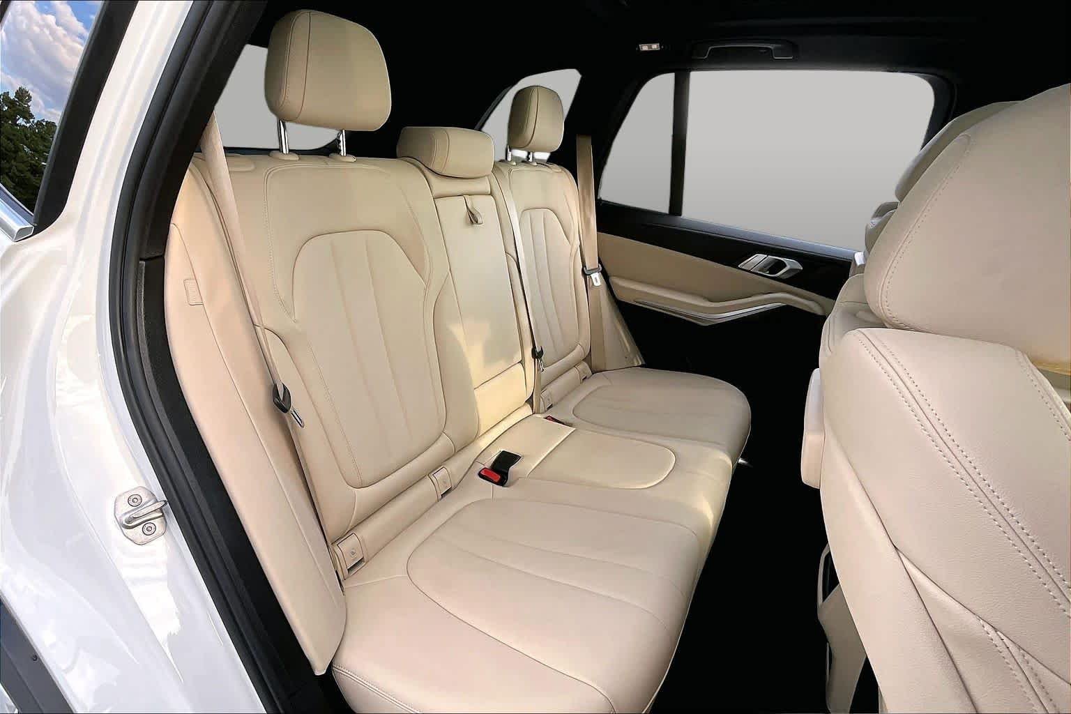 Used 2019 Alpine White BMW xDrive40i image 19
