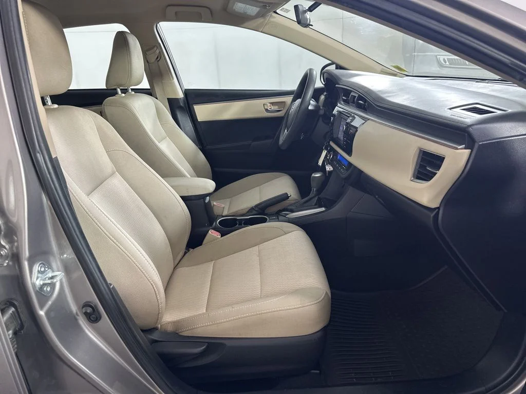 Used 2015 Brown Toyota LE image 29