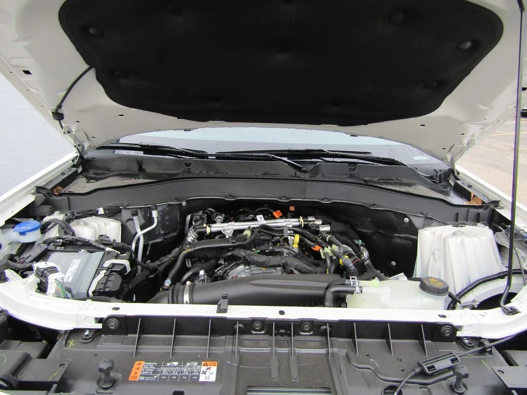 New 2026 Star White Metallic Tri-Coat Ford Active image 44