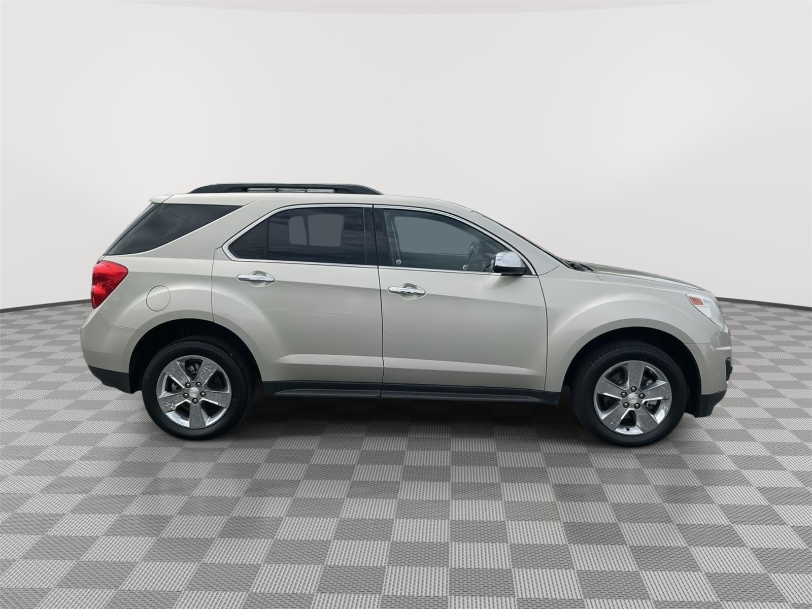 Used 2015 Champagne Silver Metallic Chevrolet LT image 22