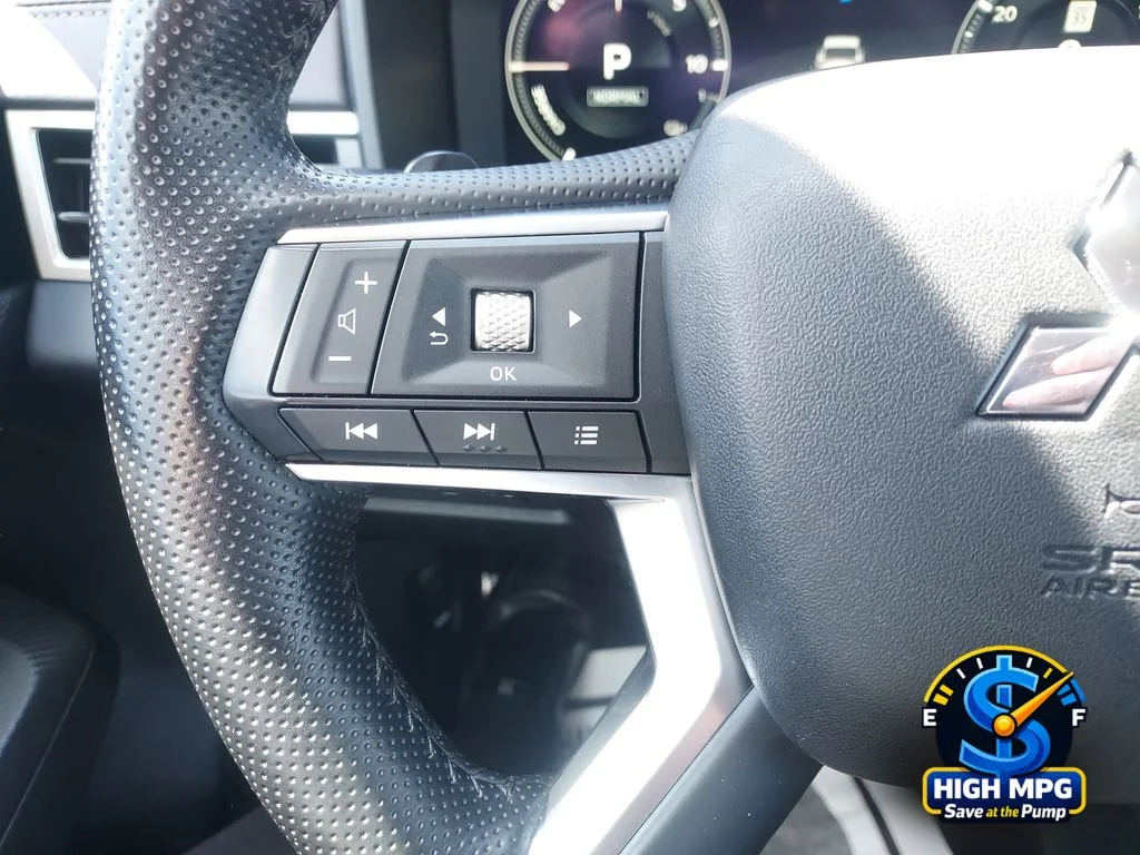 Used 2024 Silver Mitsubishi SE image 11