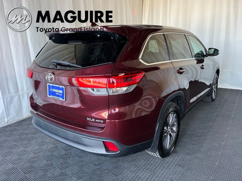 Used 2019 Red Toyota XLE image 32