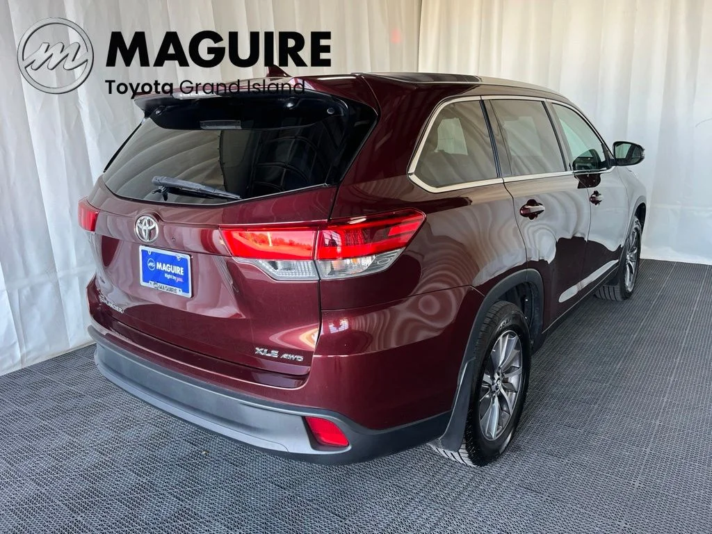 Used 2019 Red Toyota XLE image 32