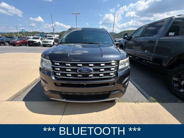 Used 2017  Ford Limited image 1