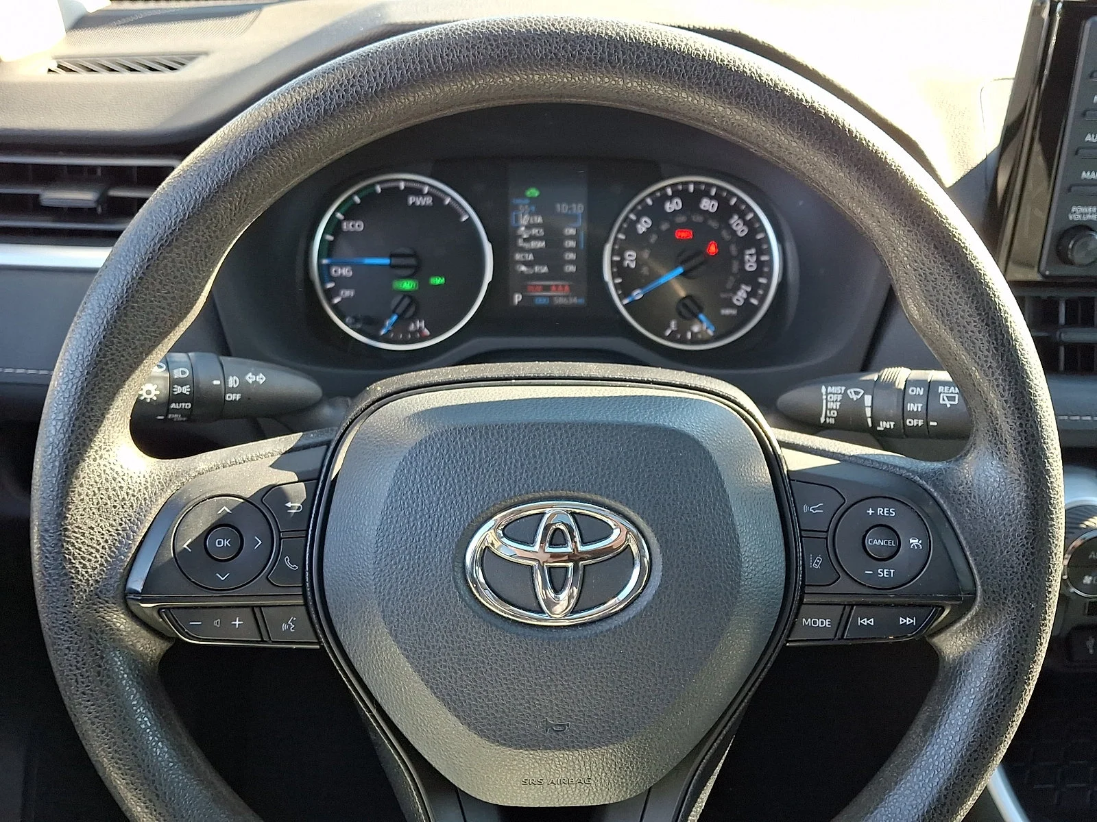 Used 2021 White Toyota XLE image 19