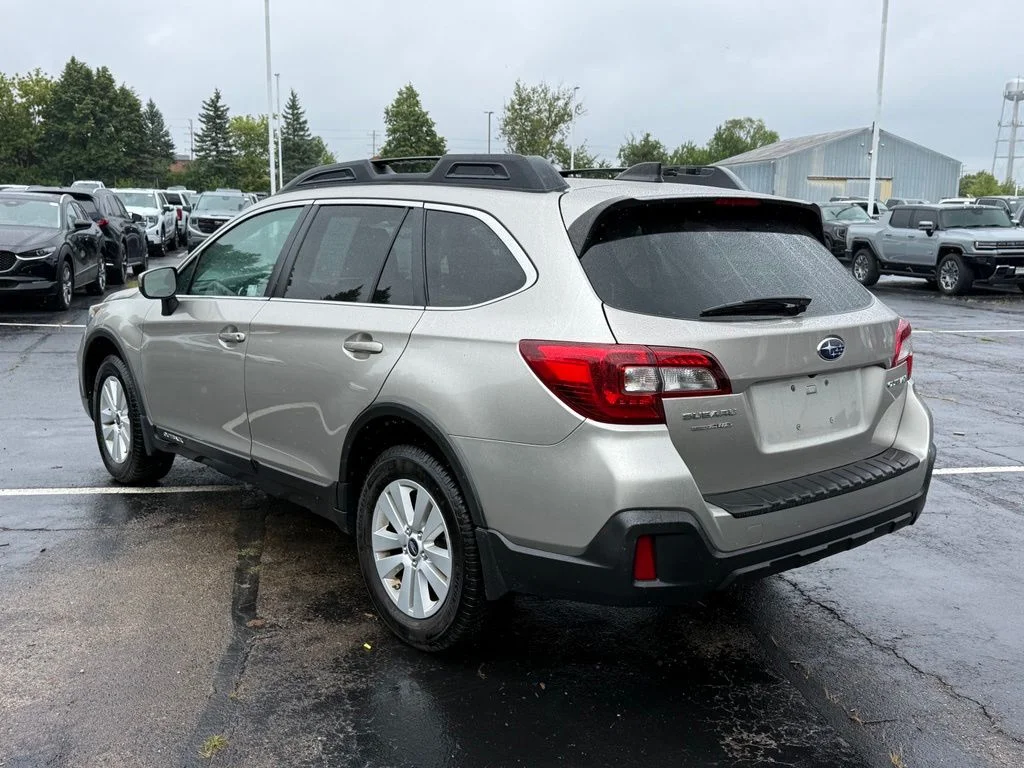Used 2018 Gray Subaru 2.5i Premium image 4