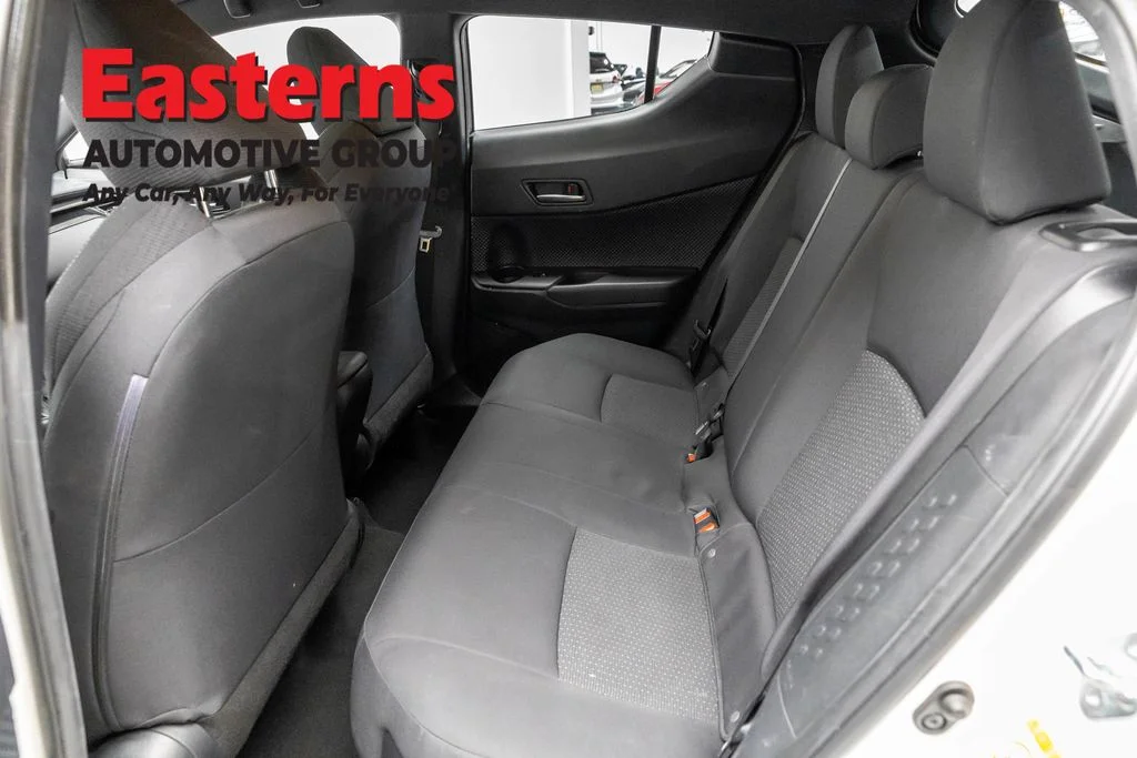 Used 2018 White Toyota XLE Premium image 21