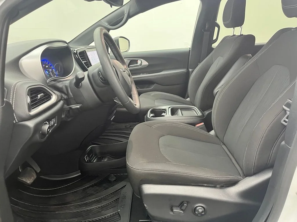 Used 2023 White Chrysler Touring image 18