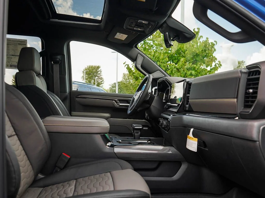 2026 Chevrolet Silverado 1500 ZR2 - Photo 8